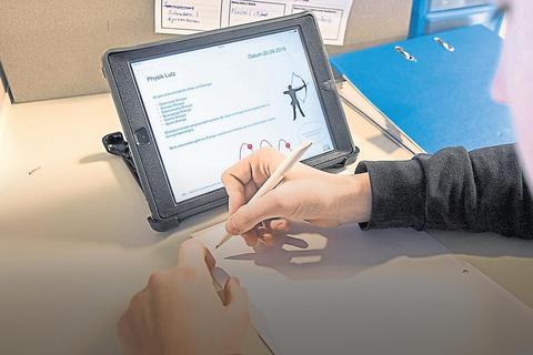 Nicht nur um die Ausstattung mit mobilen Endgeräten geht‘s beim Digitalpakt für Schulen und deren Medienkonzepte. Foto: dpa
