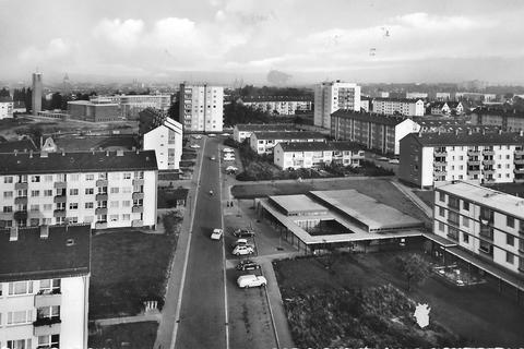 Das Einkaufszentrum an der Ludwigsburger Straße in den späten 1960er-Jahren. 