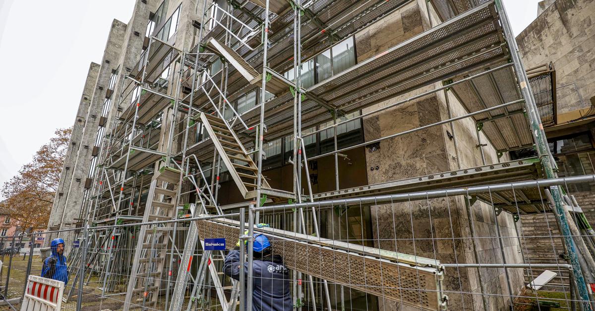 Bröckelnde Fassade: Mainzer Rathaus erhält Gerüst
