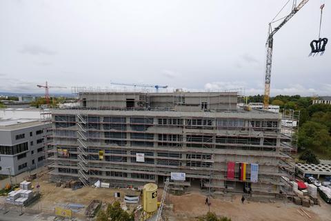 2023 soll das neue Labor- und Bürogebäude des Centrums für fundamentale Physik an die JGU übergeben werden. Foto: hbz/Sämmer