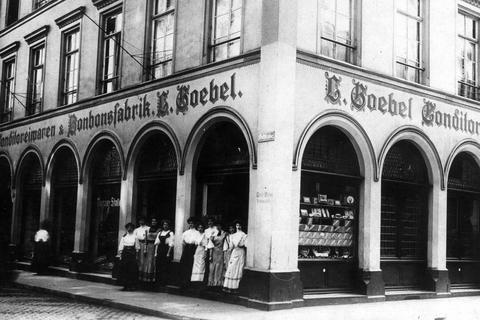 Das Geschäft an der Ecke Fust-/Gymnasiumstraße im Jahr 1909. Foto: Stadtarchiv Mainz