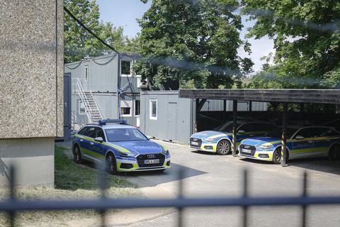 Bis auf Weiteres verrichten die Mitarbeiter der Lerchenberger Polizeidienststelle ihren Dienst aus provisorisch auf dem Gelände installierten Containern.