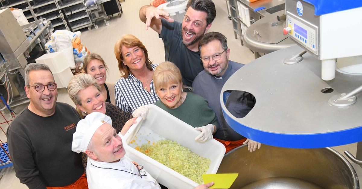 Carnival icon Margit Sponheimer bakes the Mainz Cathedral Stollen