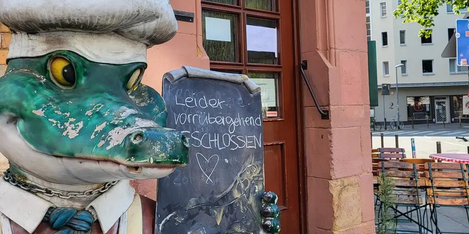 Foto: © Julia Krentosch Feuerwehr vor der Gaststätte Krokodil