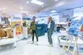 Eröffnung des Enactus-Showrooms in der Lulu mit Tina Badrot von der J. Molitor Immobilien GmbH und dem Projektverantwortlichen Lukas Brosi von Enactus Germany.