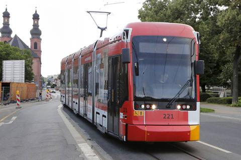 Die veranschlagten Baukosten für die City-Bahn in Mainz haben sich kaum geändert. In Wiesbaden sieht das anders aus.  Fotomontage: Sascha Kopp