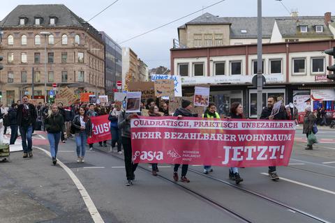 Studierende demonstrieren gegen Mietpreise - was sagt das Land zu den Forderungen?  Foto: hbz/Stefan Sämmer