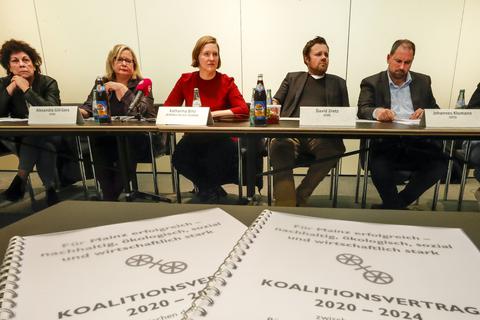 2020 unterzeichnen die Vertreter von Grünen, SPD und FDP mit dem Koalitionsvertrag die dritte Auflage der Ampel in Mainz.