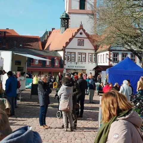 Am Ostersamstag ist in Erbach auf dem Marktplatz wieder Schlossmarkt.