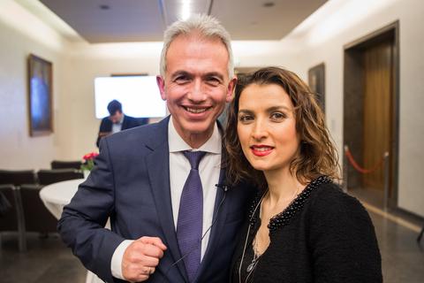 Frankfurts Oberbürgermeister Peter Feldmann und seine Frau Zübeyde 2018. Am Freitag wurde Feldmann vom Landgericht verurteilt - unter anderem wegen ihres Jobs bei der Awo.
