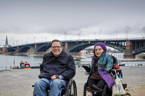 Die Landesbeauftragten für Menschen mit Behinderungen, Matthias Rösch und Rika Esser.  Foto: Harald Kaster