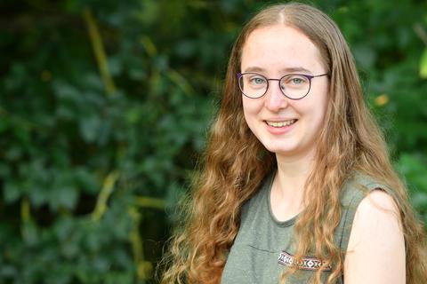 Die 17-jährige Schülerin Alena Hochstadt verklagt gemeinsam mit der DUH das Land Hessen. Foto: digiAtel/Heibel