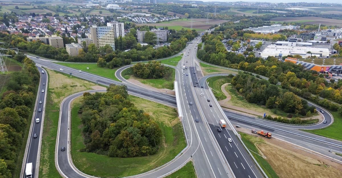 Rhein-Main: Defektes Auto auf A60 bei Mainz-Finthen – Live-Verkehrsticker
