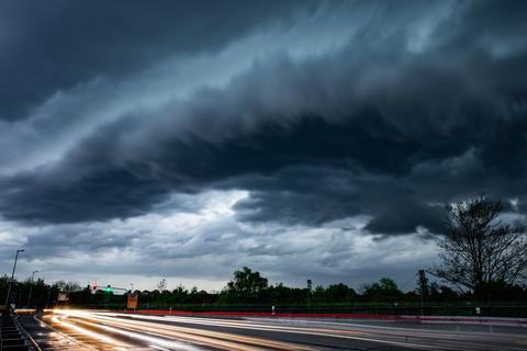 Ein Gewitter zieht auf. Symbolfoto: Marcel Kusch / dpa