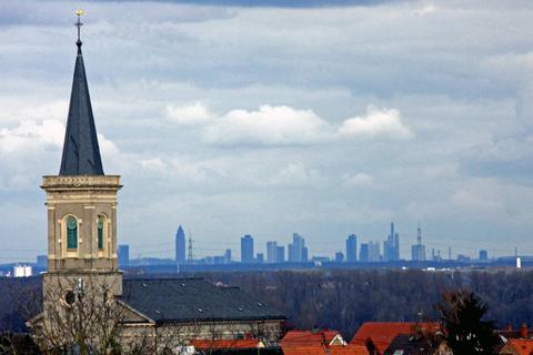 Blick von Bodenheim auf die Frankfurter Skyline. Archivfoto: hbz/Bahr