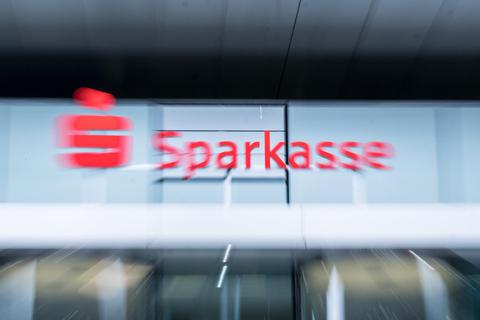 Durch die Fusion der Sparkassen Mainz und Worms-Alzey-Ried soll die größte Sparkasse in Rheinland-Pfalz entstehen. Archivfoto: dpa