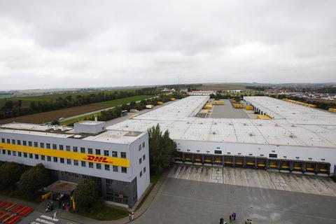 Das Paketzentrum Saulheim von oben: Seit einem Vierteljahrhundert in Betrieb und Arbeitsplatz für 400 Menschen aus der Region.