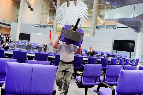 Wie viele Sitze wird der Bundestag künftig noch benötigen? Nach der nun beschlossenen Reform werden es deutlich weniger sein.