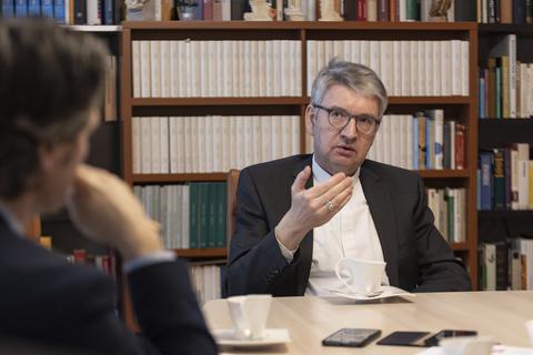 Die Lektüre der Missbrauchsstudie für das Mainzer Bistum habe auch ihn an persönliche Grenzen gebracht, sagt Bischof Peter Kohlgraf im Interview mit dieser Zeitung.