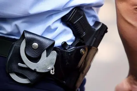 Nach Schüssen auf eine Tankstelle in Gießen hat die Polizei am Donnerstagabend den mutmaßlichen Schützen festgenommen. (Symbolbild)