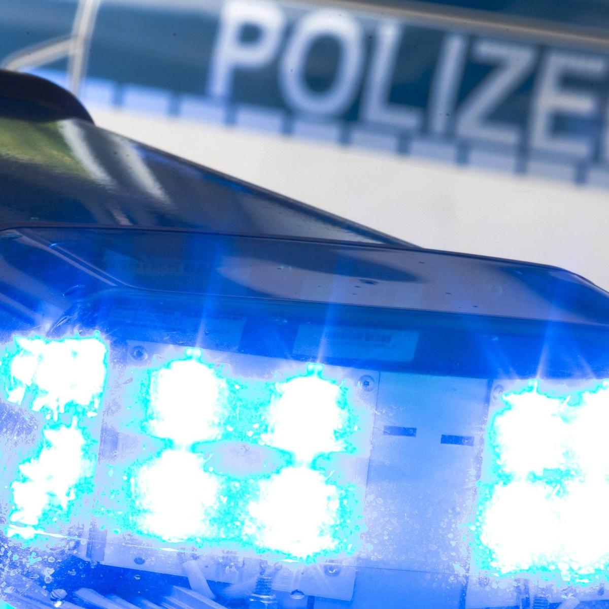 Auto überschlägt sich - Fahrerin schwer verletzt