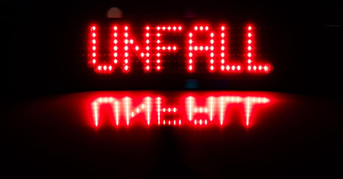 A61: Langer Stau wegen umgekipptem Anhänger