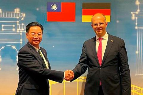 Michael Brand mit Taiwans Außenminister Jaushieh Joseph Wu. © Außenministerium Taiwan
