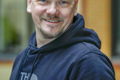 Benjamin Kandler ist seit rund einem Jahr wissenschaftlicher Mitarbeiter des Polizeipräsidiums Westhessen in Wiesbaden. Foto: Harald Kaster