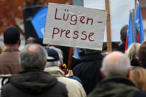 Der "Lügenpresse"-Vorwurf wird vor allem häufig von rechts erhoben.  Foto: dpa