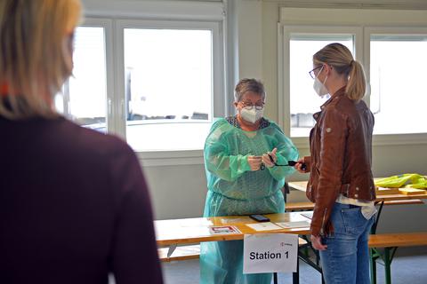 Fiege-Mitarbeiter können sich seit einer Woche täglich auf dem Werksgelände testen lassen.  Archivfoto: pakalski-press/Ben Pakalski