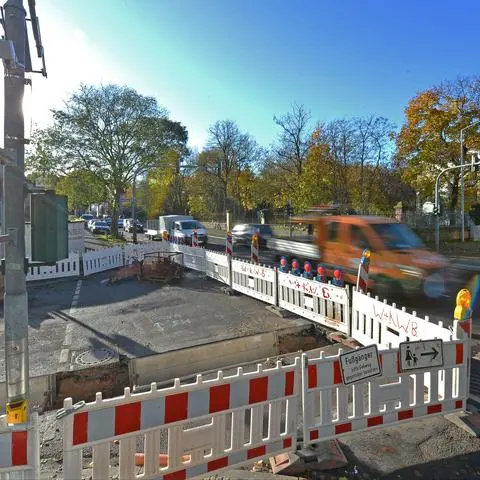 Bereits Ende Dezember führte EWR an der Kreuzung Leitungsarbeiten durch.