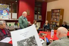 Hagelkörner, teils so groß wie Tennisbälle, zeigt der Titel des Jahresheftes, das der Leiselheimer Heimatverein um den Vorsitzenden Heiner Bock präsentiert hat.