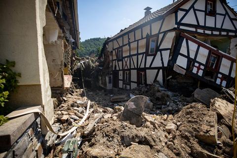 Dieses Bild aus Ahrbrück zeigt, wie gewaltig die Kraft des Hochwassers war und welche verheerenden Auswirkungen es hatte. Foto: Lukas Görlach / VRM Bild
