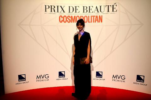 Cosmopolitan-Chefredakteurin Kerstin Weng ist Gastgeberin des Abend. Foto: Anja Kossiwakis