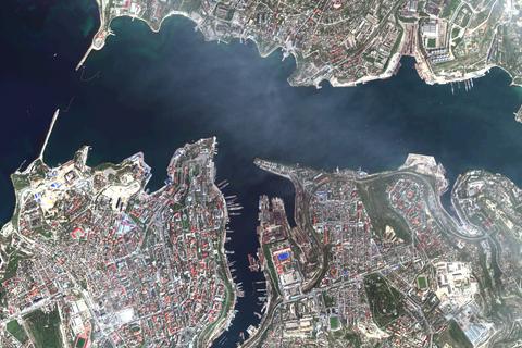 Die am 29. April 2022 von Maxar Technologies zur Verfügung gestellte Satellitenaufnahme zeigt den Hafen von Sewastopol auf der Krim, einem Hafen der russischen Flotte im Schwarzen Meer. 