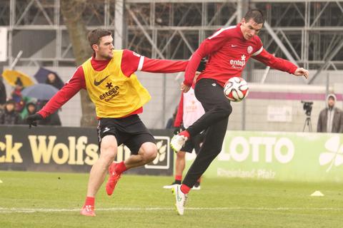 Christoph Moritz (re., mit Stefan Bell) ist nicht nur im Training wieder ein Aktivposten - er stand gegen Leverkusen auch wieder im 05-Kader- Archivfoto: Martin Hoffmann