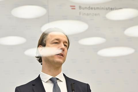 Nun tritt auch der Finanzminister Österreichs zurück. Es ist die dritte bemerkenswerte politische Entscheidung innerhalb eines Tages. Foto: dpa