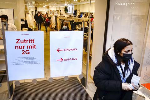 In Rheinland-Pfalz haben weiterhin nur Geimpfte oder nach einer Coronavirus-Infektion Genesene Zugang zu Geschäften des nicht-täglichen Bedarfs. Foto: dpa