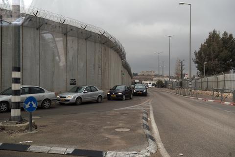 2003 errichtete Israel die 750 Kilometer lange Sperranlage, die das Westjordanland von Israel trennt. Archivfoto: dpa