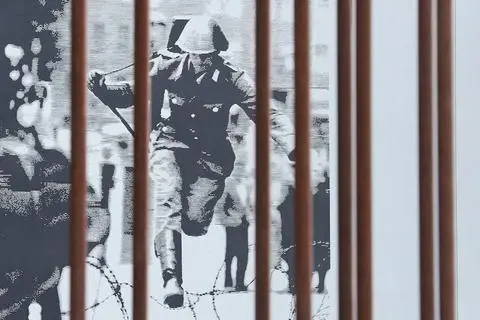 Der DDR-Soldat Conrad Schumann sprang am 15. August 1961 über die Grenze. Das Foto ging um die ganze Welt. Archivfoto: Rainer Jensen/dpa