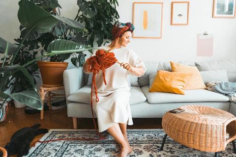 Carla Schwolow setzt auf ihrem Instagramkanal „Fridlaa“ sich und ihre Zimmerpflanzen in Szene. Foto: Carla Schwolow