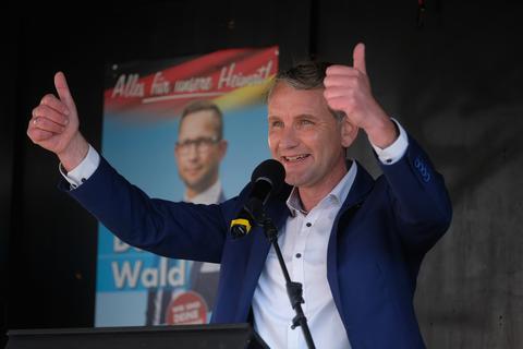 Björn Höcke (AfD), Fraktionsvorsitzender der AfD-Thüringen, gestikuliert während einer Wahlkampfveranstaltung. In Sachsen-Anhalt wurde am 6. Juni 2021 ein neuer Landtag gewählt. Foto: Sebastian Willnow/dpa