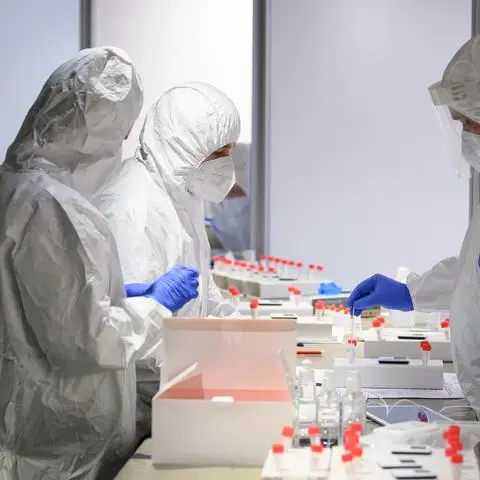 Fortwährend wird an Medikamenten gegen das Coronavirus geforscht.