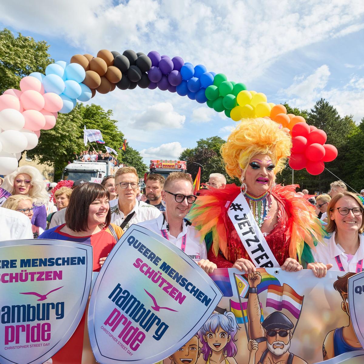 Große CSD-Demo in Hamburg - Umfrage: Mehr Unsicherheit
