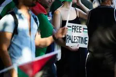 Im Kontext mit dem Gaza-Krieg gibt es in Berlin regelmäßig Demonstrationen. (Archivbild)
