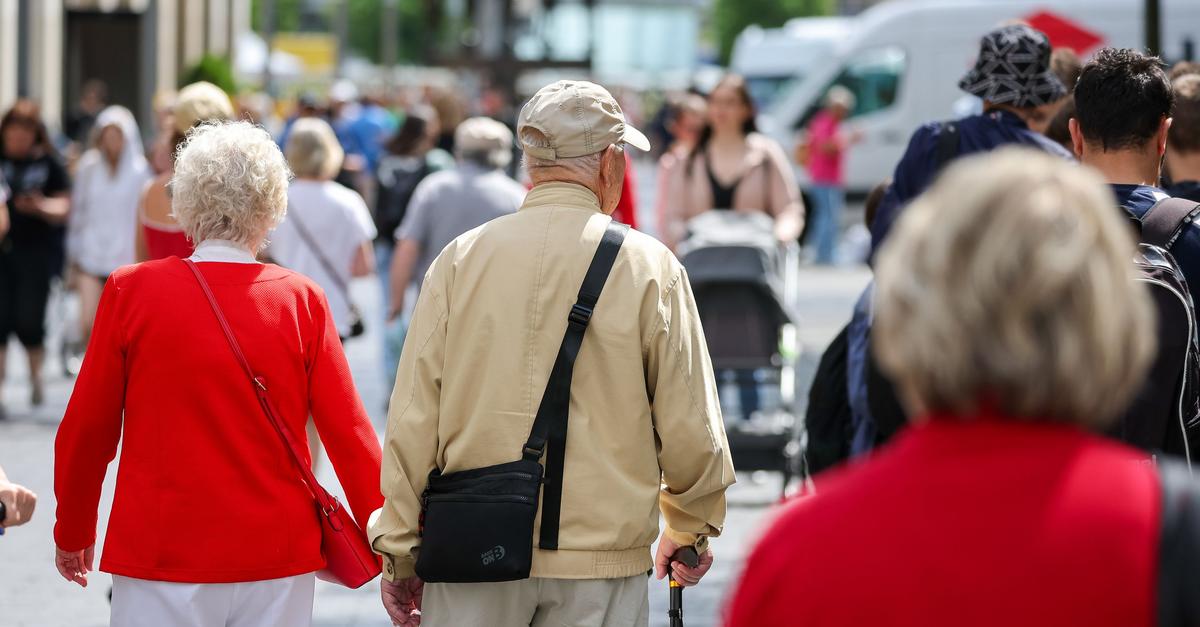 Differences between pensions and retirement benefits: Who is better off in ...