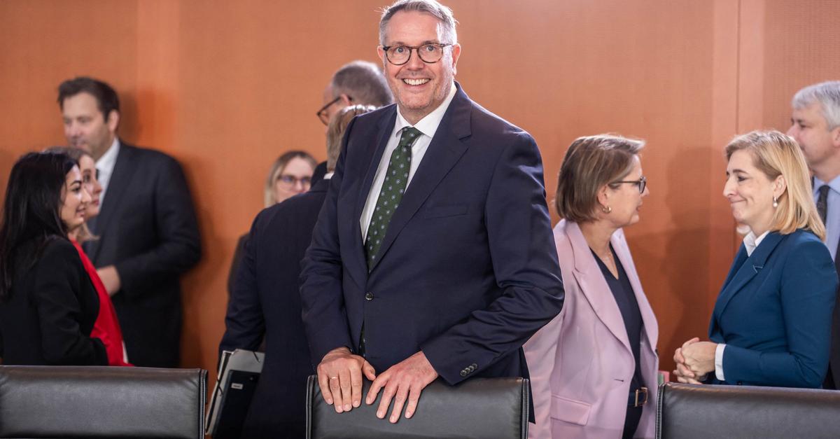 Bas-Nachfolger Alexander Schweitzer (SPD) im Bundestag vereidigt