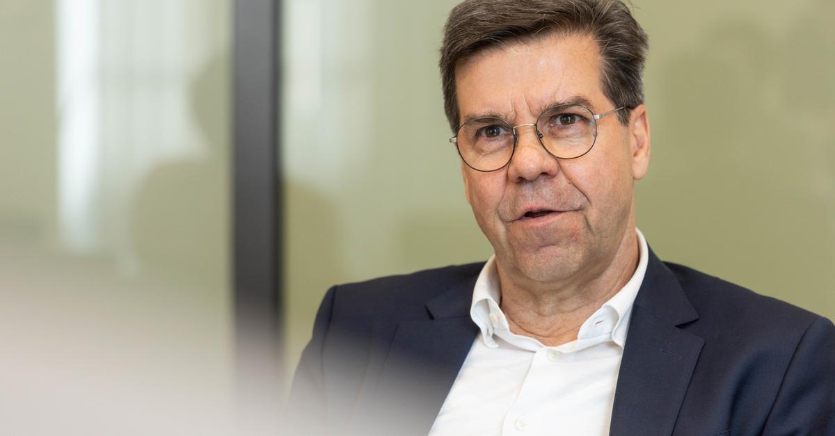 Verfassungsschutzchef May: Warum die Neue Rechte eine der größten Gefahren ...