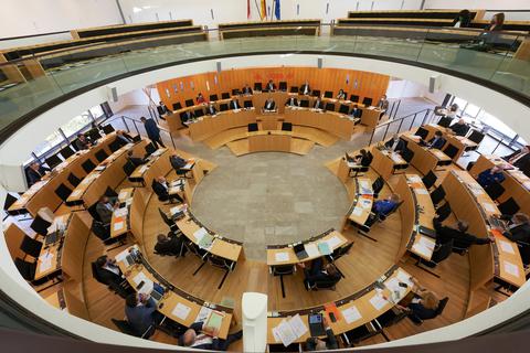 137 Abgeordnete finden in dieser Legislaturperiode im hessischen Landtag Platz. Foto: dpa