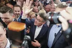 Umjubelter Wahlsieger in Wiesbaden: Ministerpräsident Boris Rhein (CDU) am Sonntagabend im Landtag.
